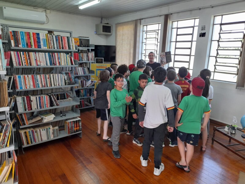 alunos-visitam-o-museu-municipal